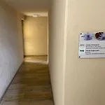 Wohnung Mit Garagenparkplatz An U-Bahnstation